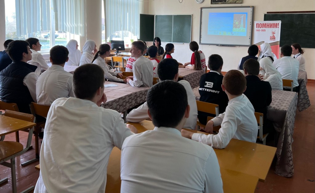 Школьники Кизлярского района приняли участие в патриотической игре «Наследники Победы»