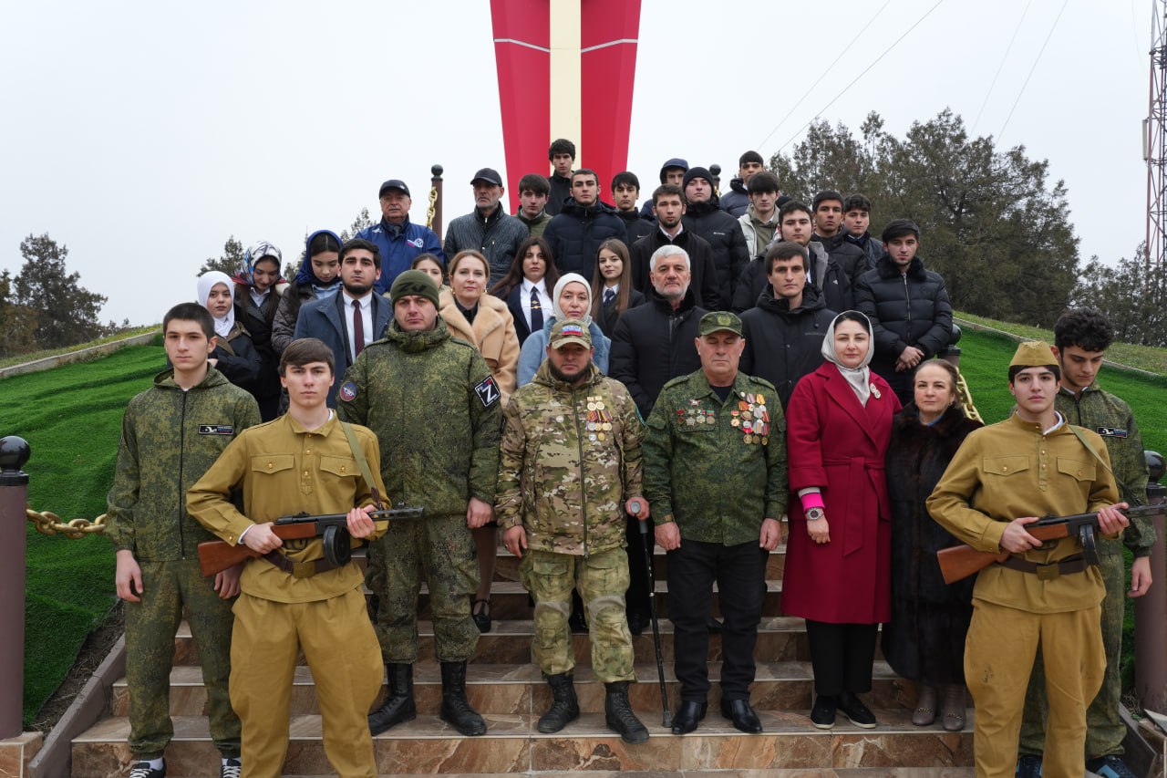 В Хасавюрте состоялась церемония, посвященная годовщине завершения Сталинградской битвы