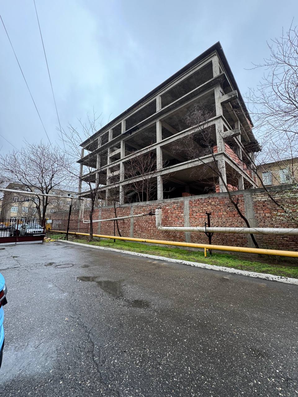 В Махачкале суд признал самовольной постройкой пятиэтажный каркас здания