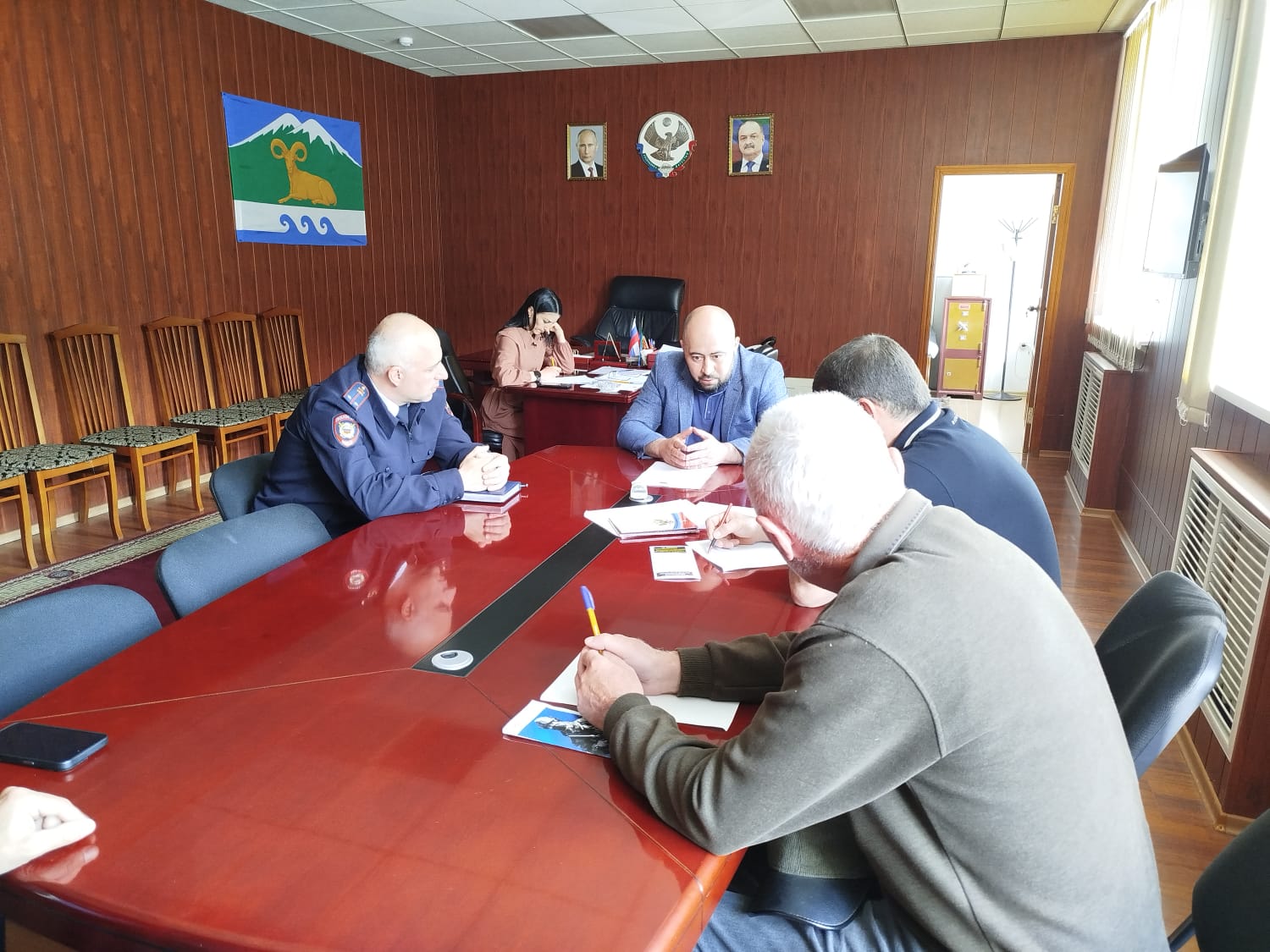 Заседание комиссии по безопасности дорожного движения прошло в Курахском районе