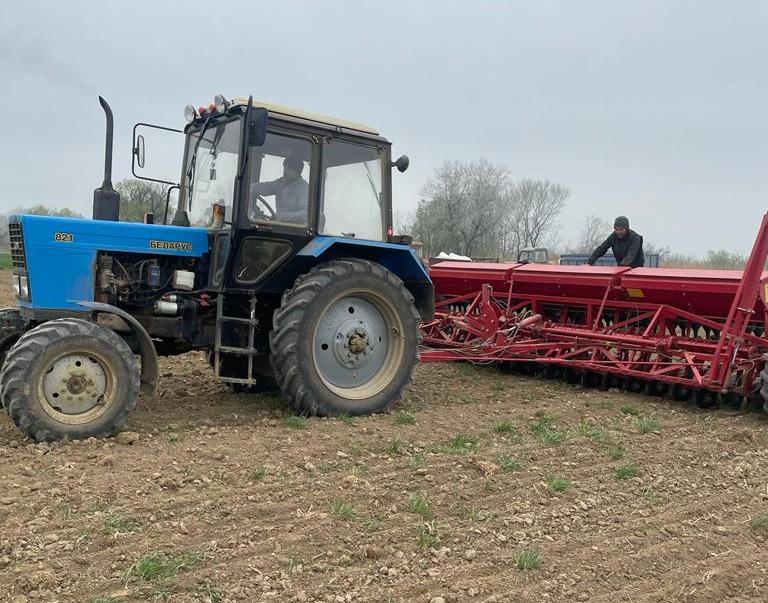 На полях Хасавюртовского района завершается сев озимых культур