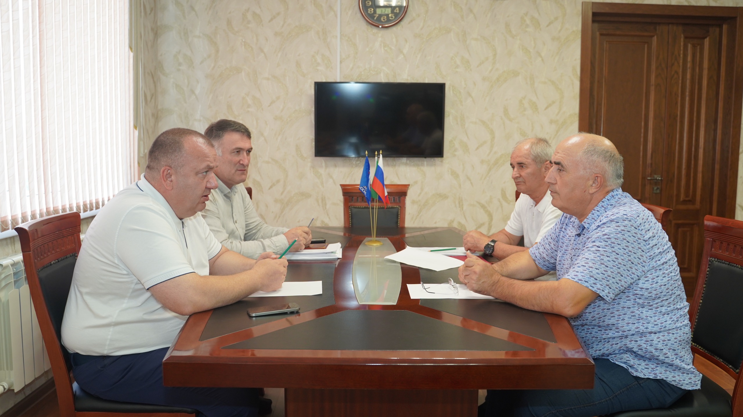 Шарип Шарипов провел совещание по вопросам АПК в Хасавюртовском районе