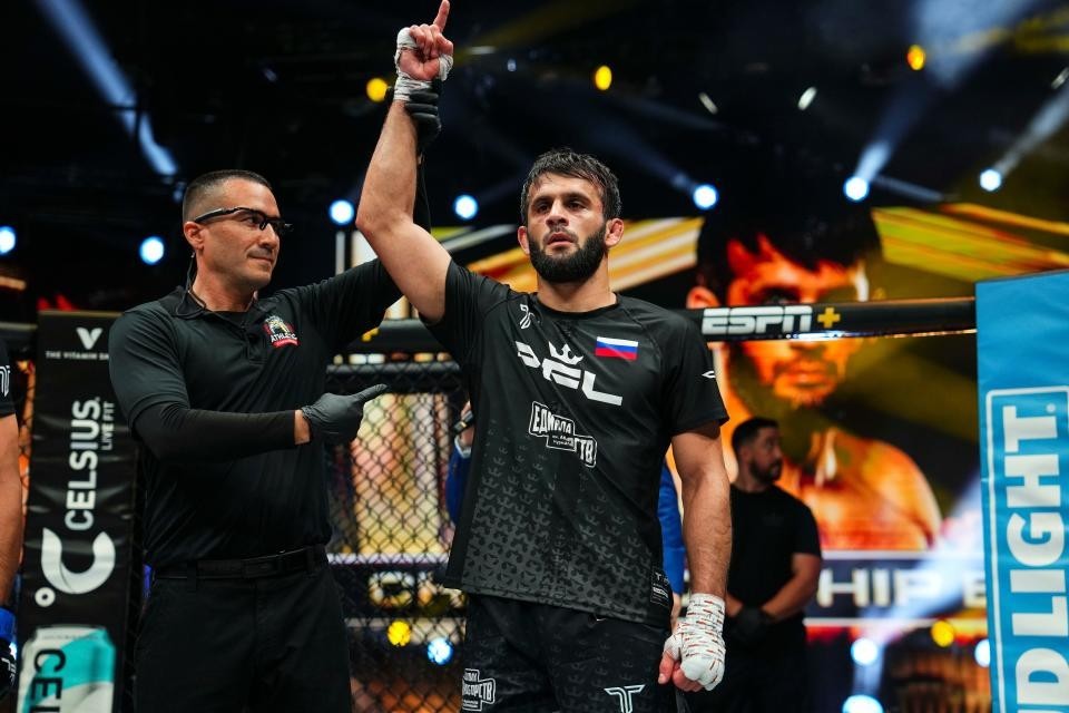 Гаджи Рабаданов продолжает борьбу за полмиллиона долларов в PFL