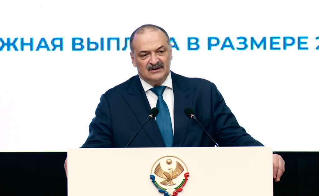 Сергей Меликов предложил продолжить стимулирование учеников-«стобалльников»