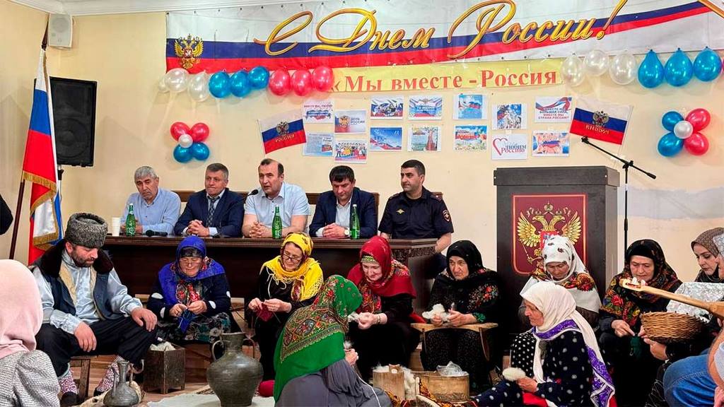 В День России школьникам Цунтинского района вручили первые паспорта