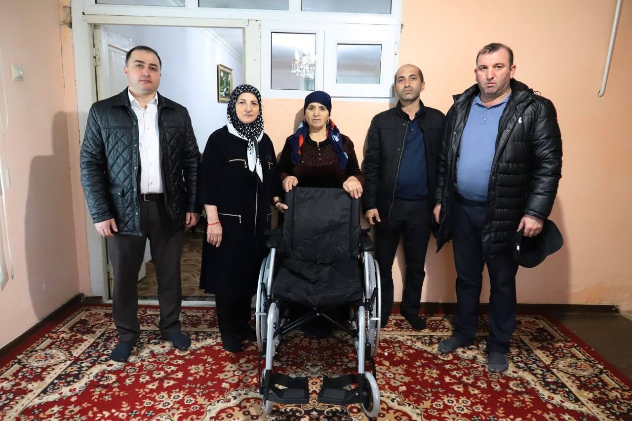 Жителю Табасаранского района помогли получить инвалидную коляску