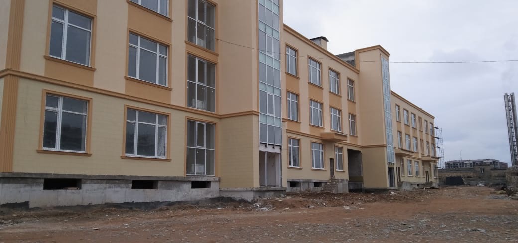 Единороссы Дербента проинспектировали строительство новой школы на 1224 ученических места