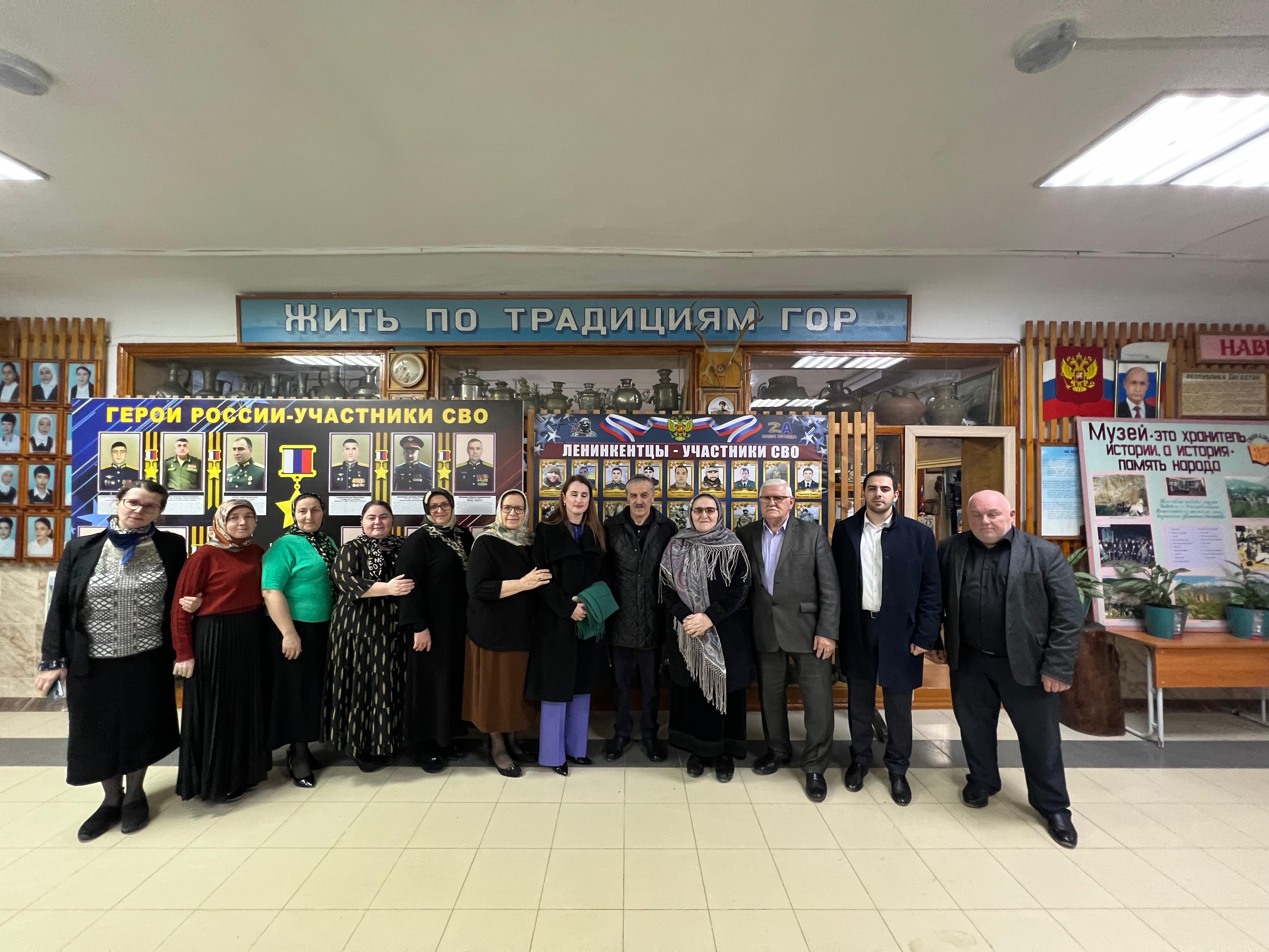 Нурбаганд Нурбагандов посетил Махачкалинский музей школы №35