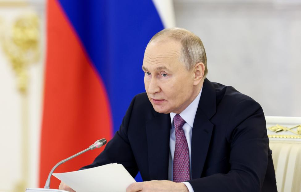 Путин открытками поздравил ветеранов с 80-летием Победы