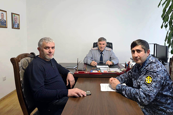 Сотрудничество с мебельным цехом обсудили в колонии-поселении в Кизилюрте