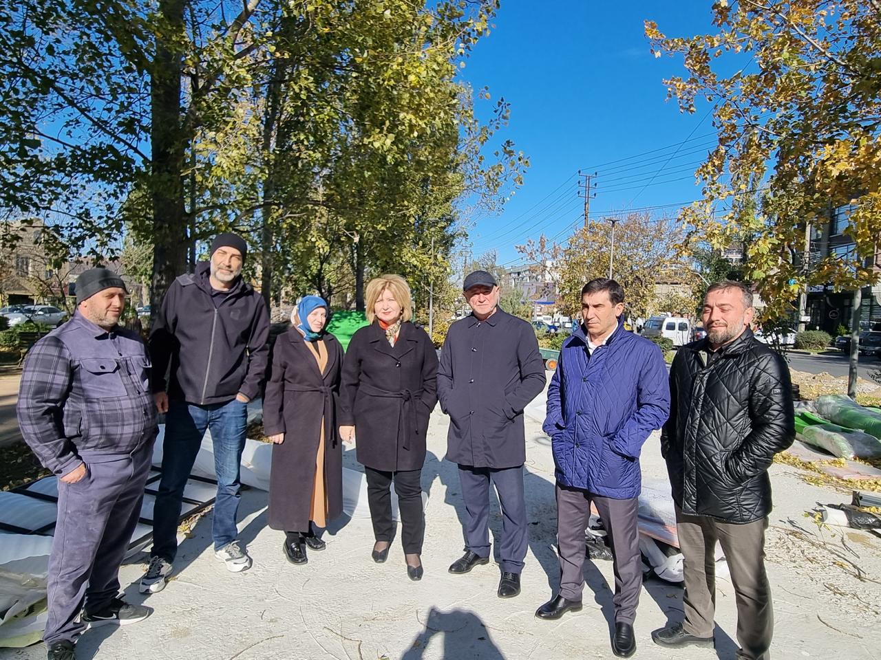 Депутаты-единороссы проверили благоустройство одного из скверов Махачкалы