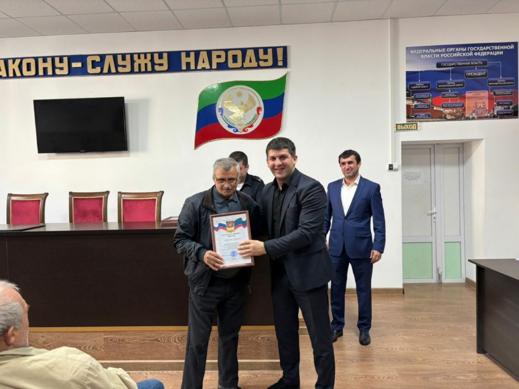 В Каякентском районе наградили ветеранов и сотрудников ОМВД России