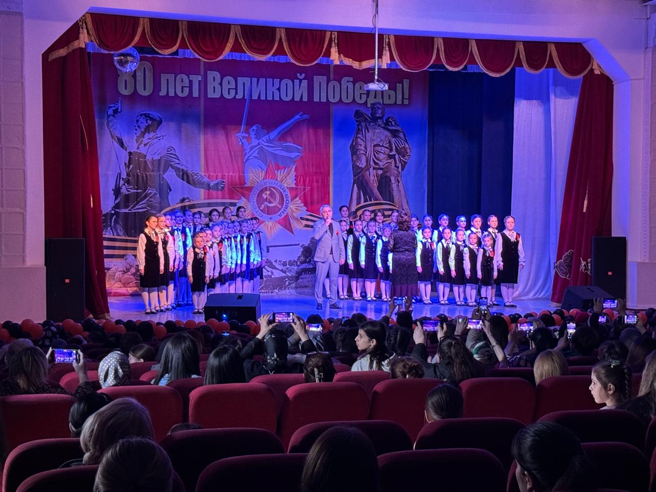 В Кизляре прошел концерт, посвященный 80-летнему юбилею Победы в ВОВ