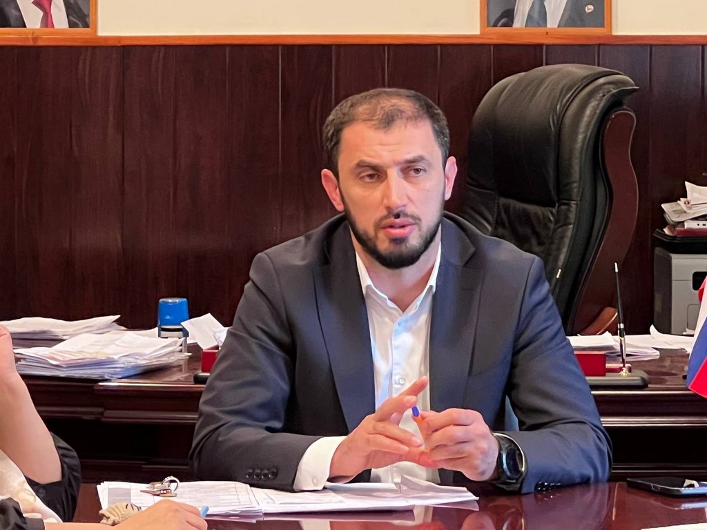 Глава Акушинского района провел аппаратное совещание