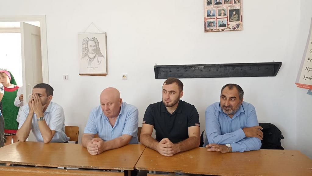 Народный Герой Дагестана встретился с учащимися Араблярской школы