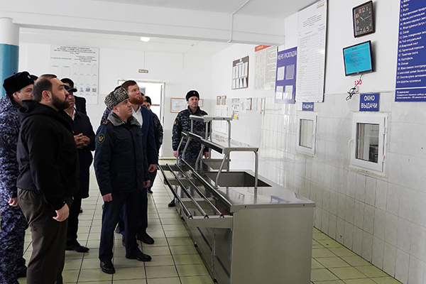 Султан Хамзаев ознакомился с условиями содержания осужденных в исправительной колонии № 7