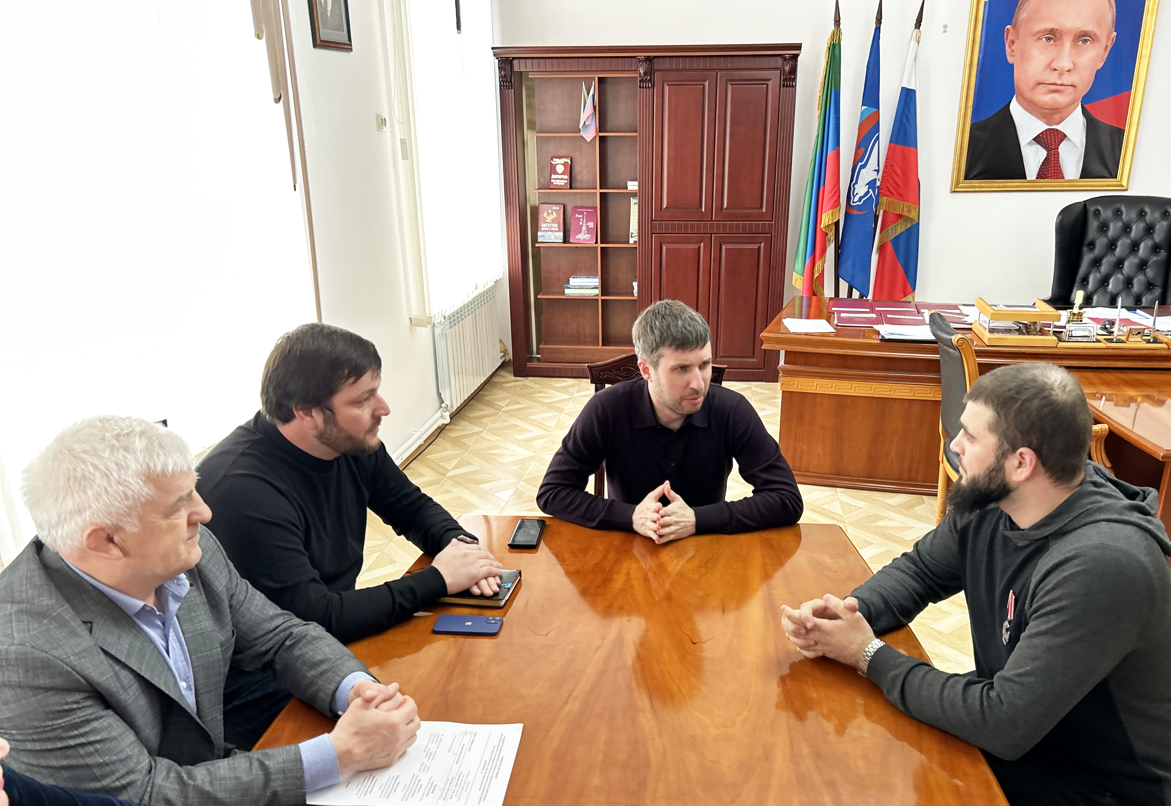 Василий Джамалов встретился с участником СВО Шахбаном Рамазановым