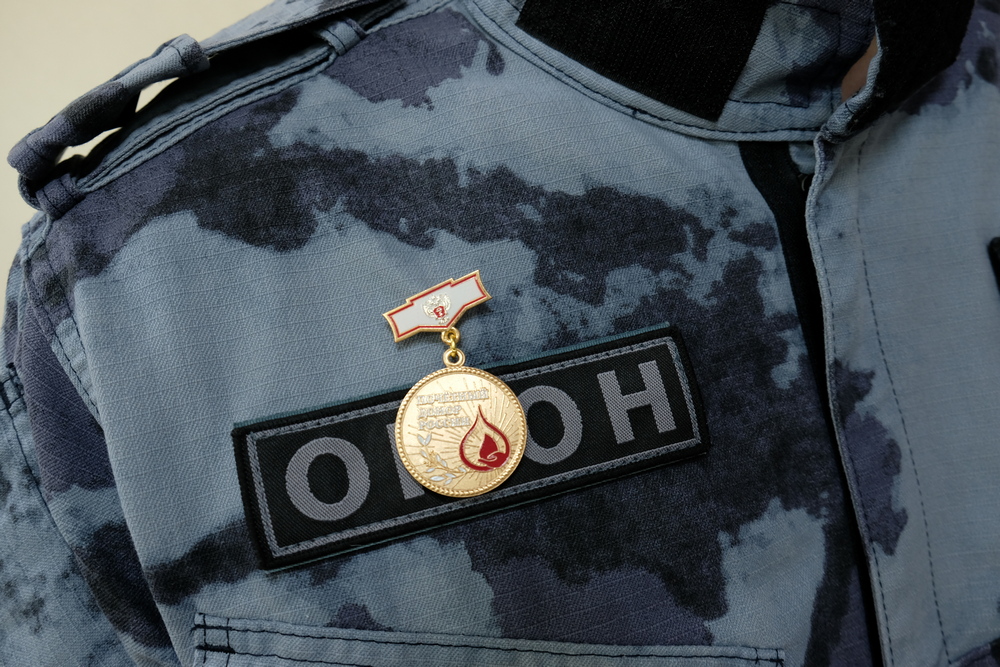 Росгвардейцы Дагестана удостоены званий почетных доноров России