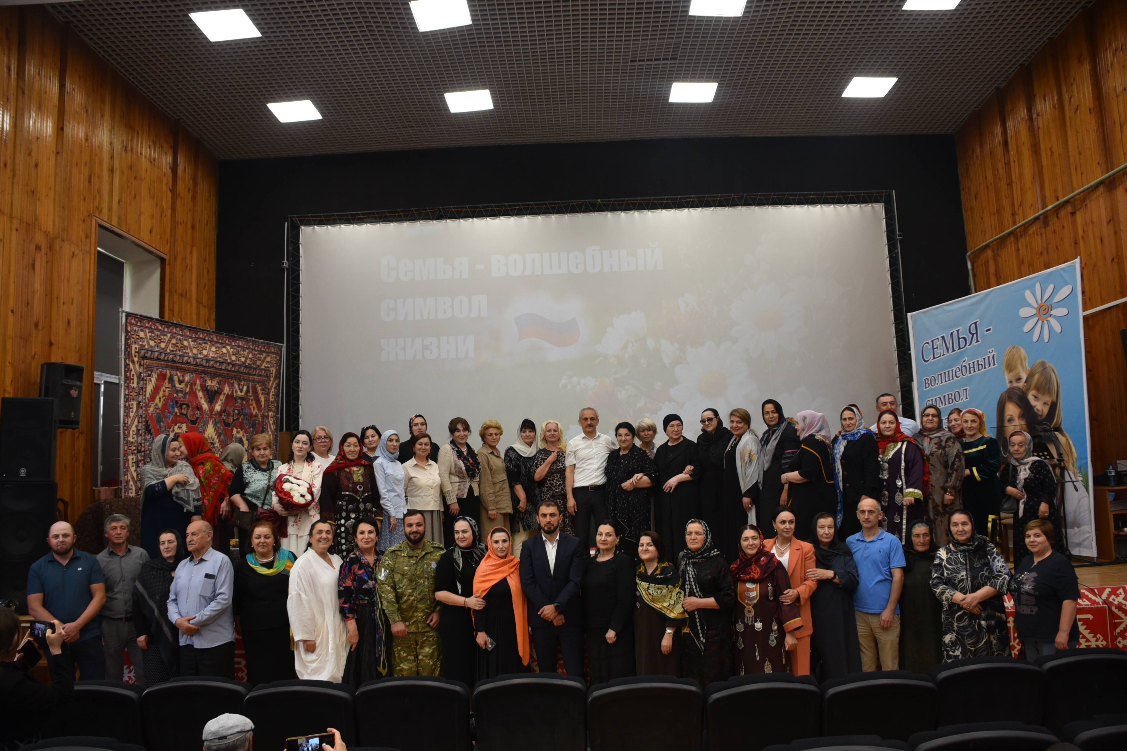 В Акушинском районе торжественно отметили День семьи, любви и верности