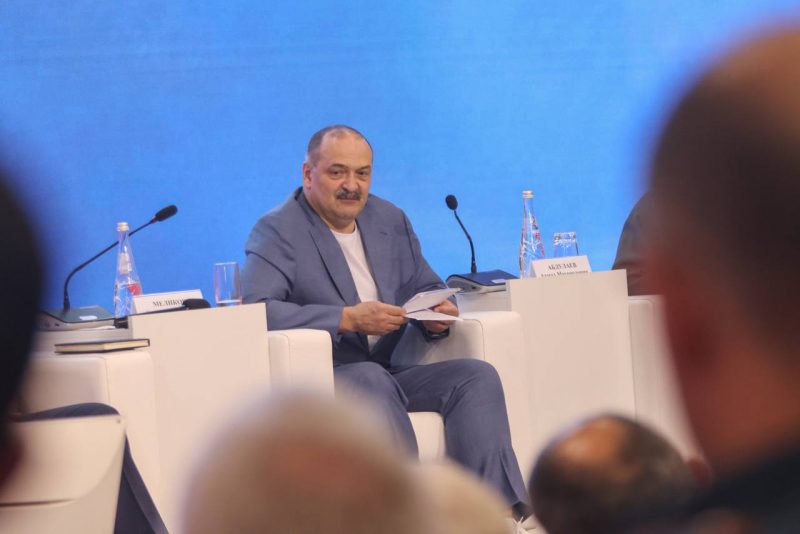 Сергей Меликов встретился с представителями институтов гражданского общества