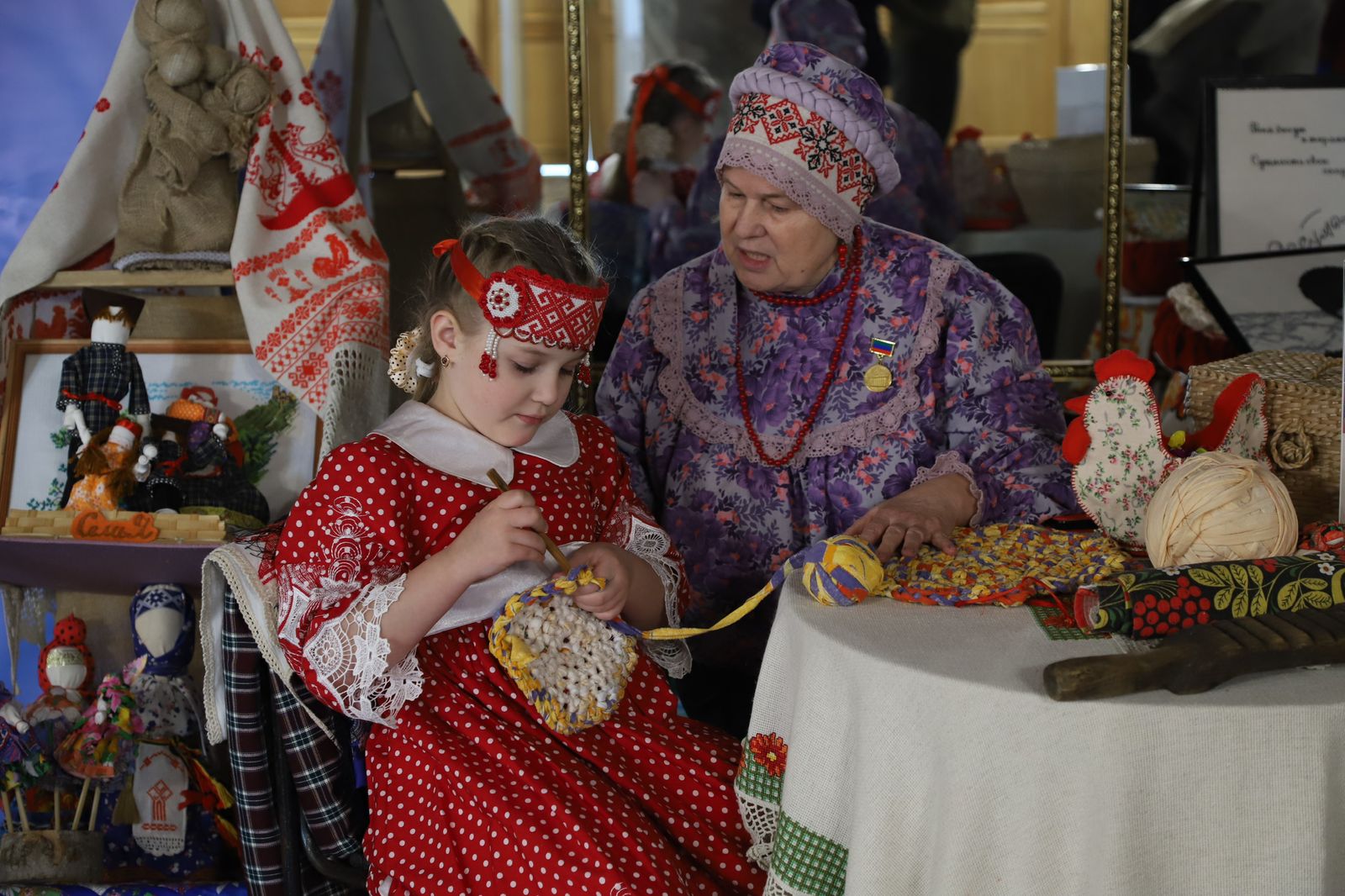 В рамках открытия Года семьи прошла выставка семейных групп мастеров народных промыслов
