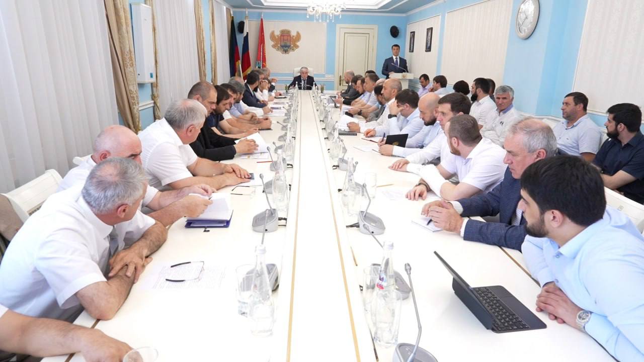 В Махачкале за три года подрядчик не заменил трубы системы водоотведения