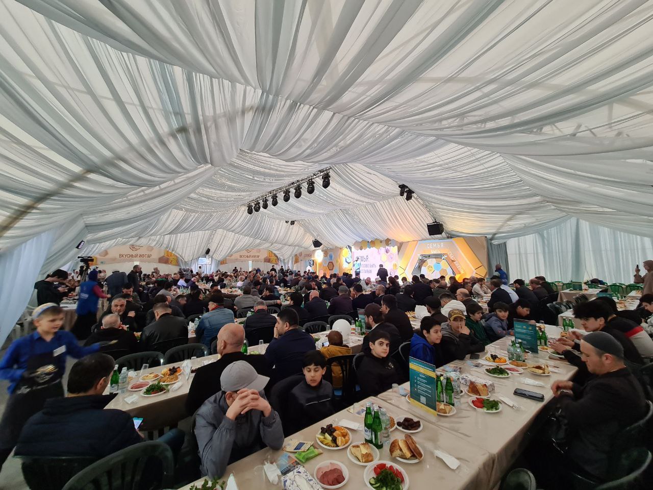 В шатре Рамадана в Москве прошел «Вечер Дагестана»