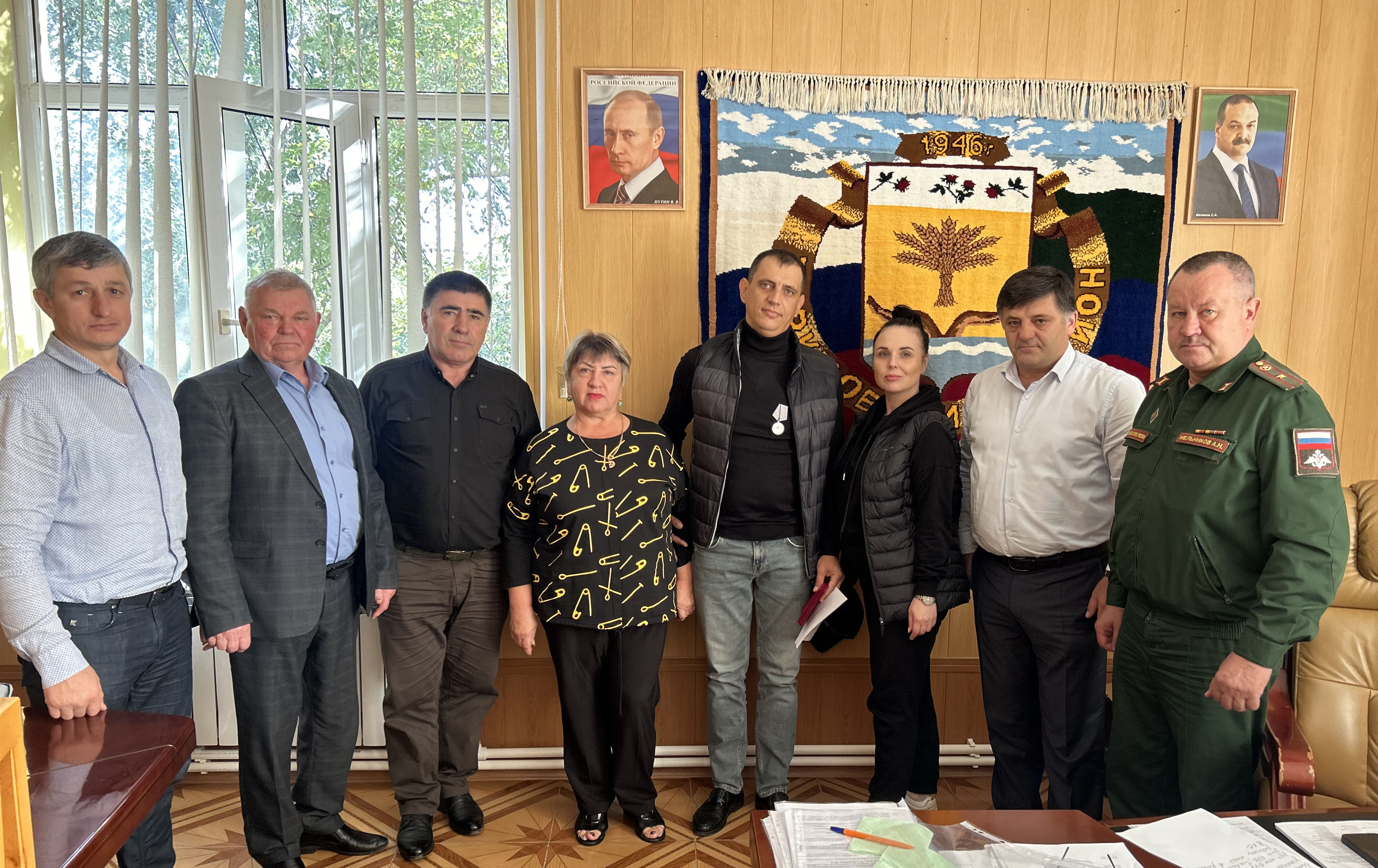 Участнику СВО из Тарумовского района вручили медаль «За отвагу»