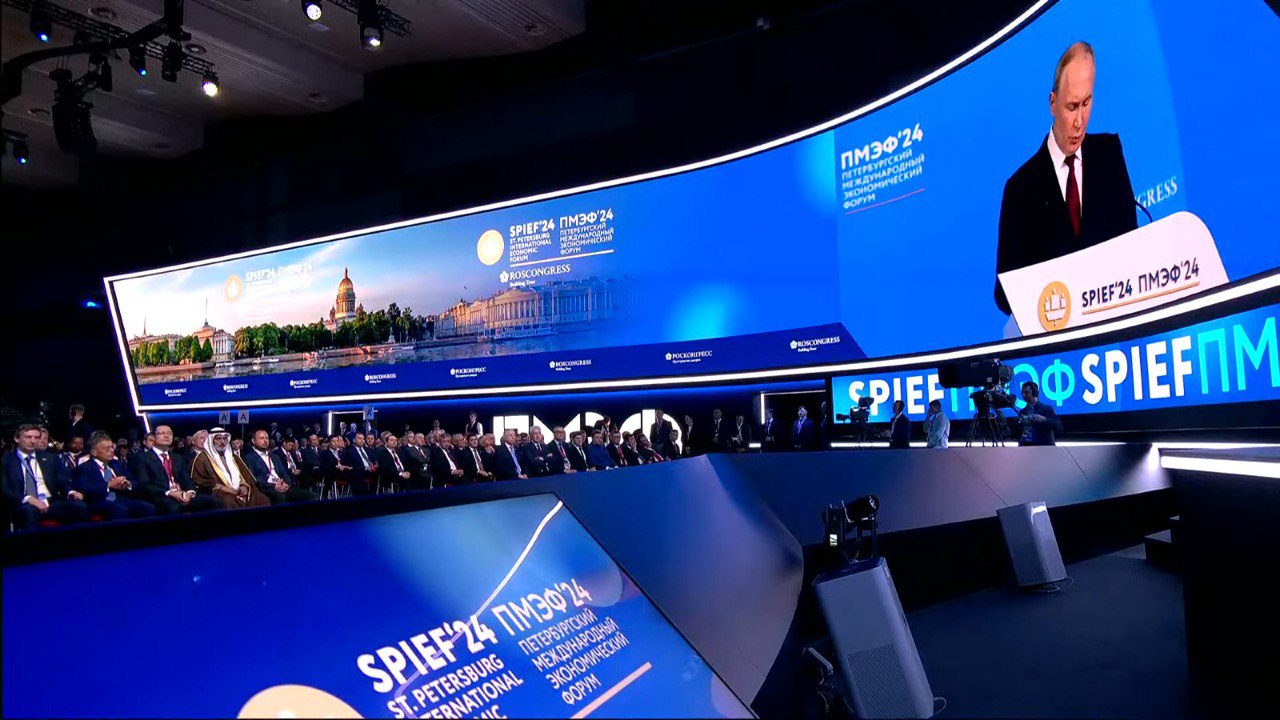 Путин предложил возобновить индексацию пенсий работающим пенсионерам