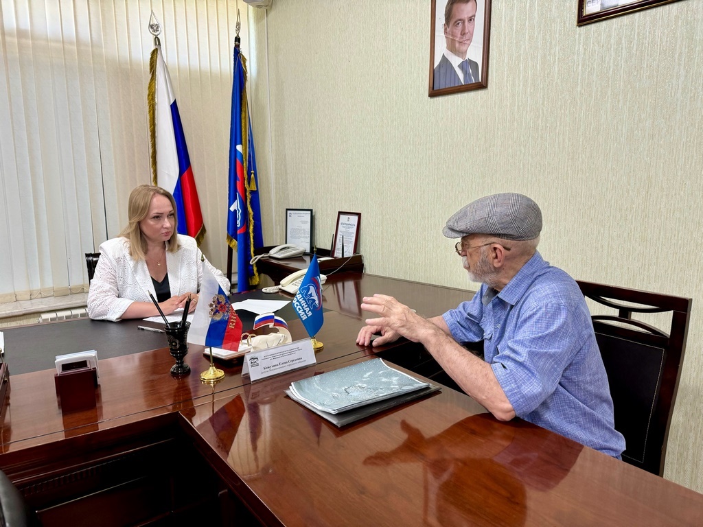 Депутат Елена Кожухина провела прием граждан в Махачкале