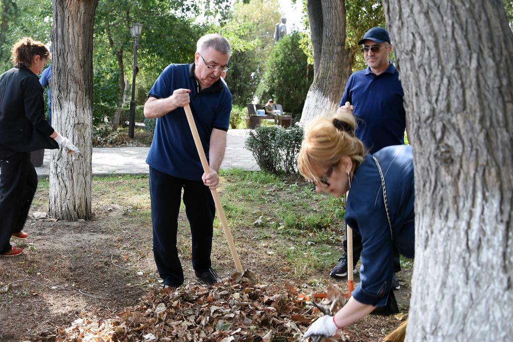 Депутаты Народного Собрания приняли участие в субботнике