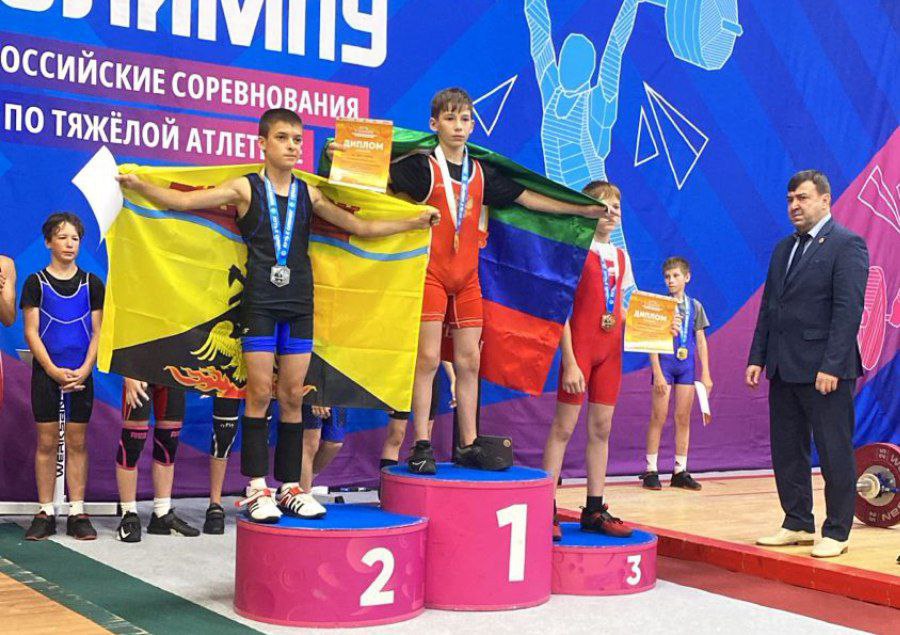 Тяжелоатлеты Дагестана выиграли еще пять медалей на турнире в Москве