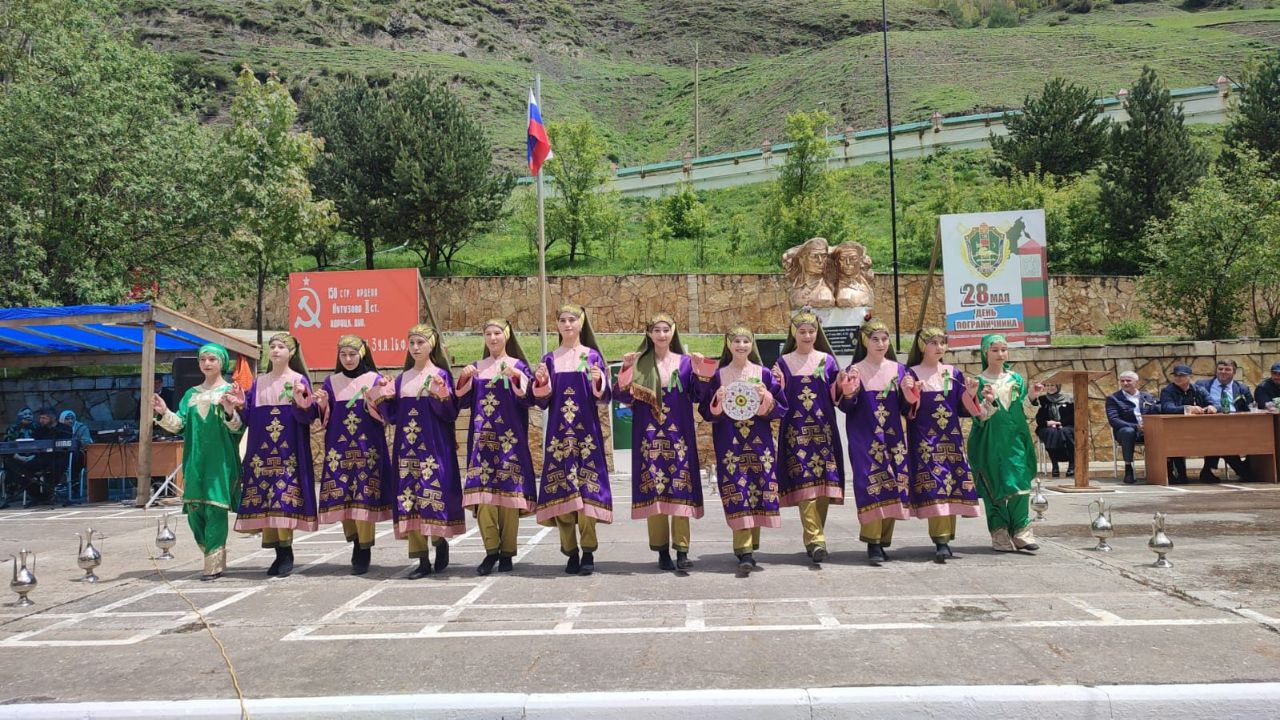 На территории Бежтинского участка поздравили пограничников с профессиональным праздником