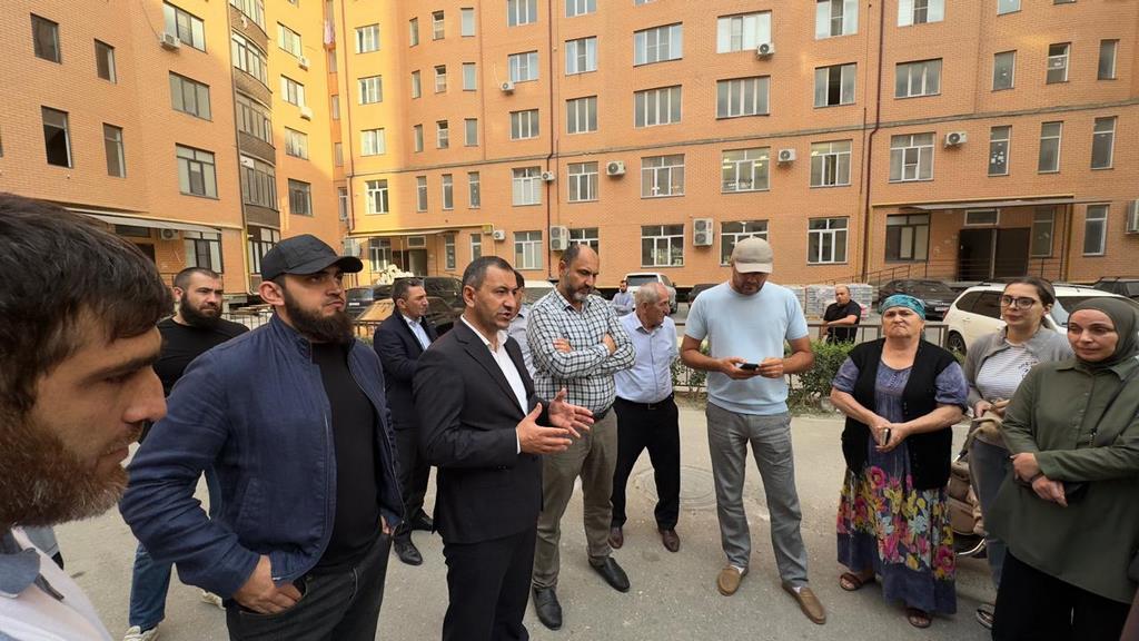 «Единая Россия» провела очередную встречу с жителями МКД в Каспийске