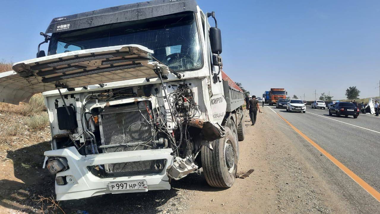 Столкновение легковушки и грузовика унесло жизнь 22-летнего махачкалинца