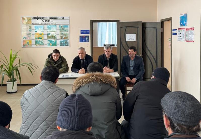 Гражданам Кизлярского района рассказали об условиях прохождения контрактной службы