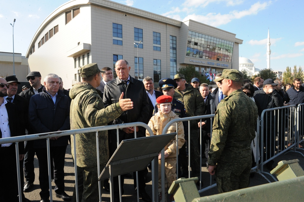 В Махачкале состоялось торжественное открытие выставки трофейного вооружения и техники