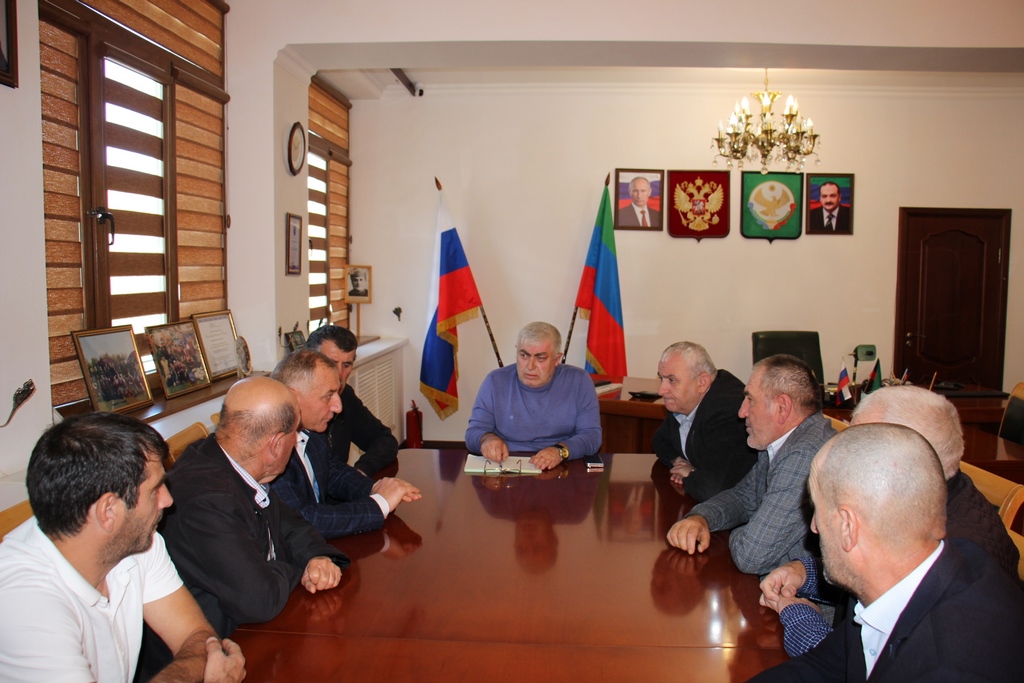 Реконструкцию старой дороги села Тукита обсудили в администрации Ахвахского района