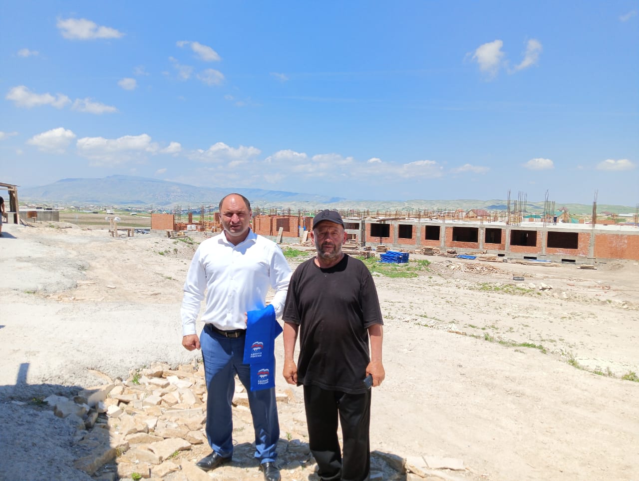 Единороссы Левашинского района проверили ход строительства школы в селе Сулейбакент