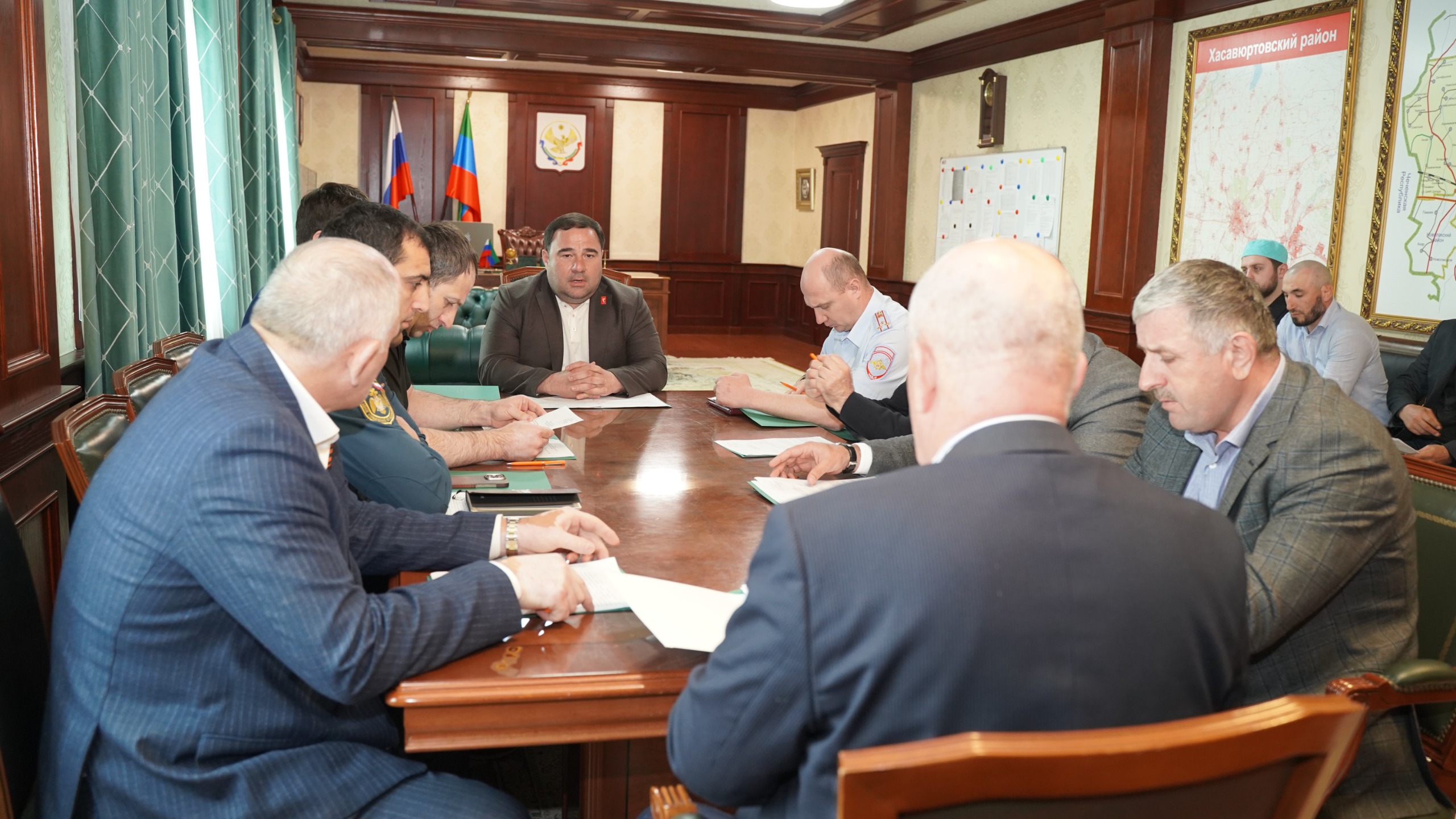 Вопросы безопасности в период майских праздников обсудили в Хасавюртовском районе