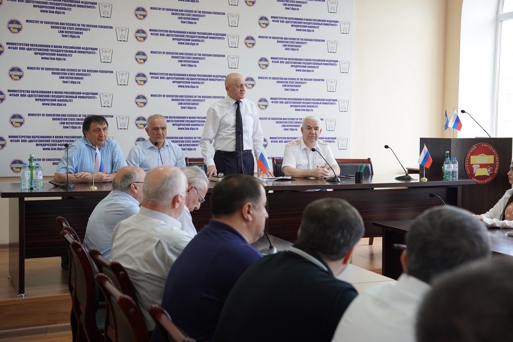 Глава МВД Дагестана встретился со студентами ДГУ