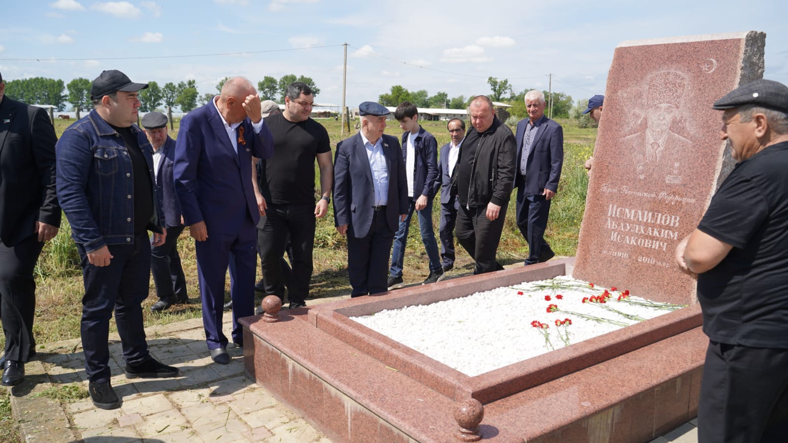 Арсланбек Алибеков посетил семьи Абдулхакима Исмаилова и Эльмурзы Джумагулова