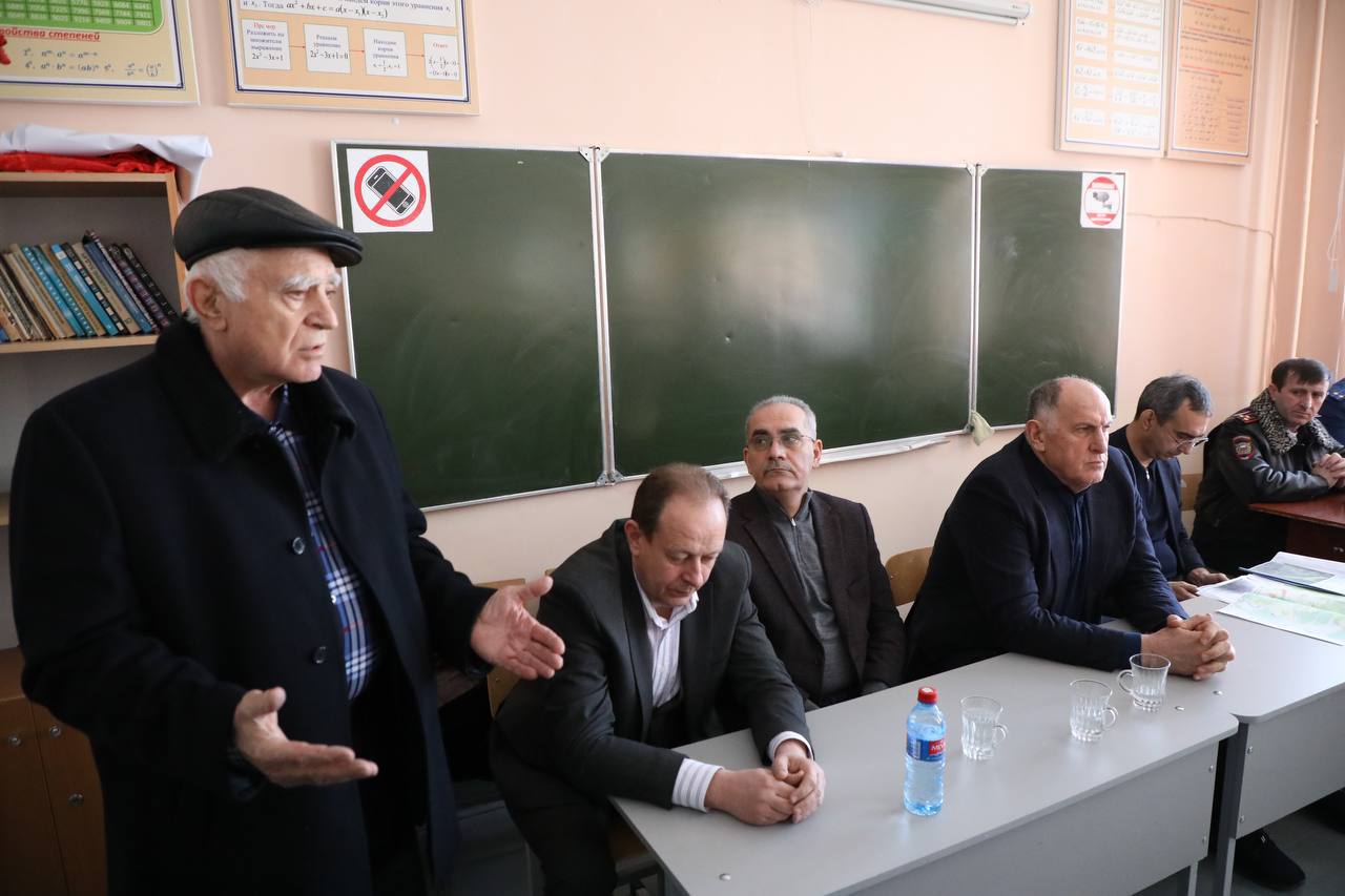 Для решения актуальных вопросов села Хубар создадут специальную комиссию