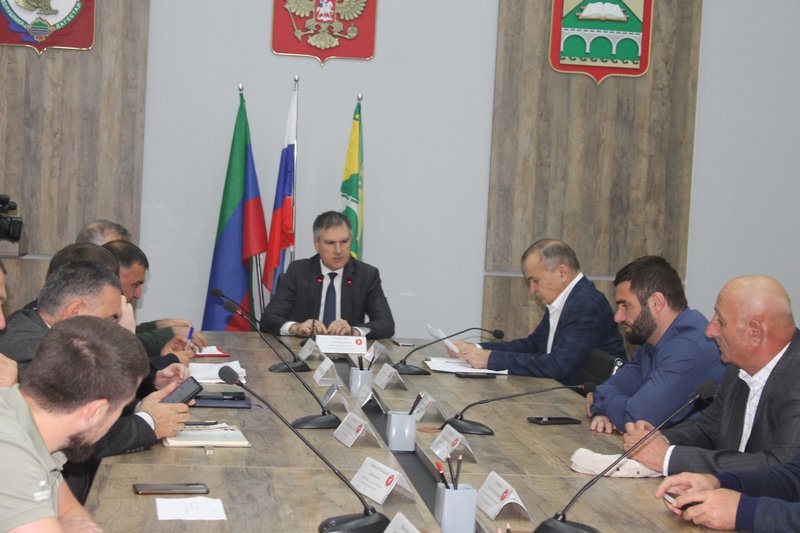 Осеннюю призывную кампанию обсудили в Сулейман-Стальском районе