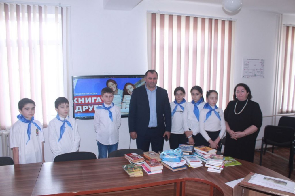 «Движение первых» Хивского района провело акцию «Открывая книгу с “Первыми”»