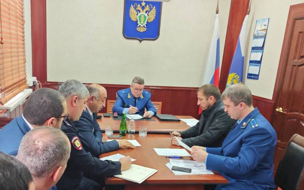 Главный прокурор Дагестана выслушал проблемы граждан Кумторкалинского района