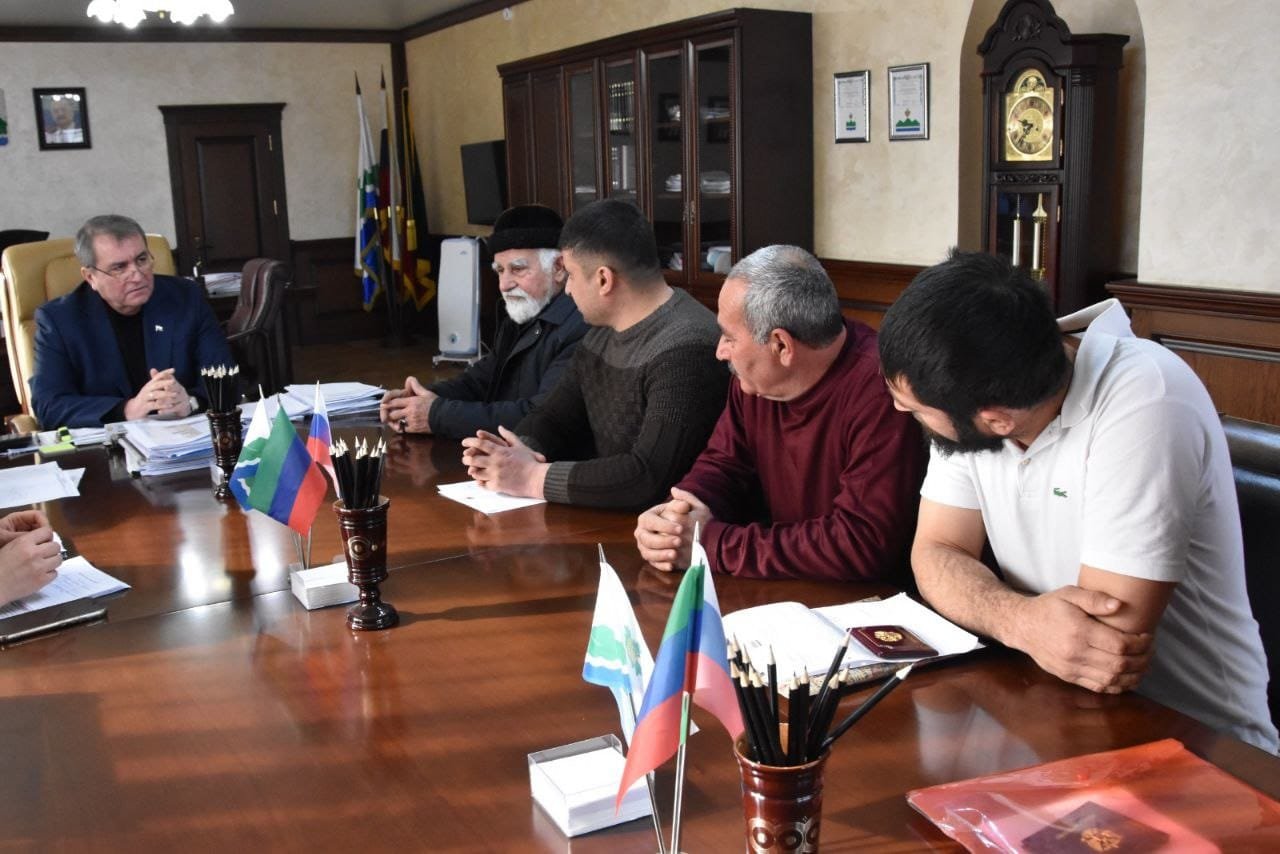 Глава Дербентского района провел прием граждан