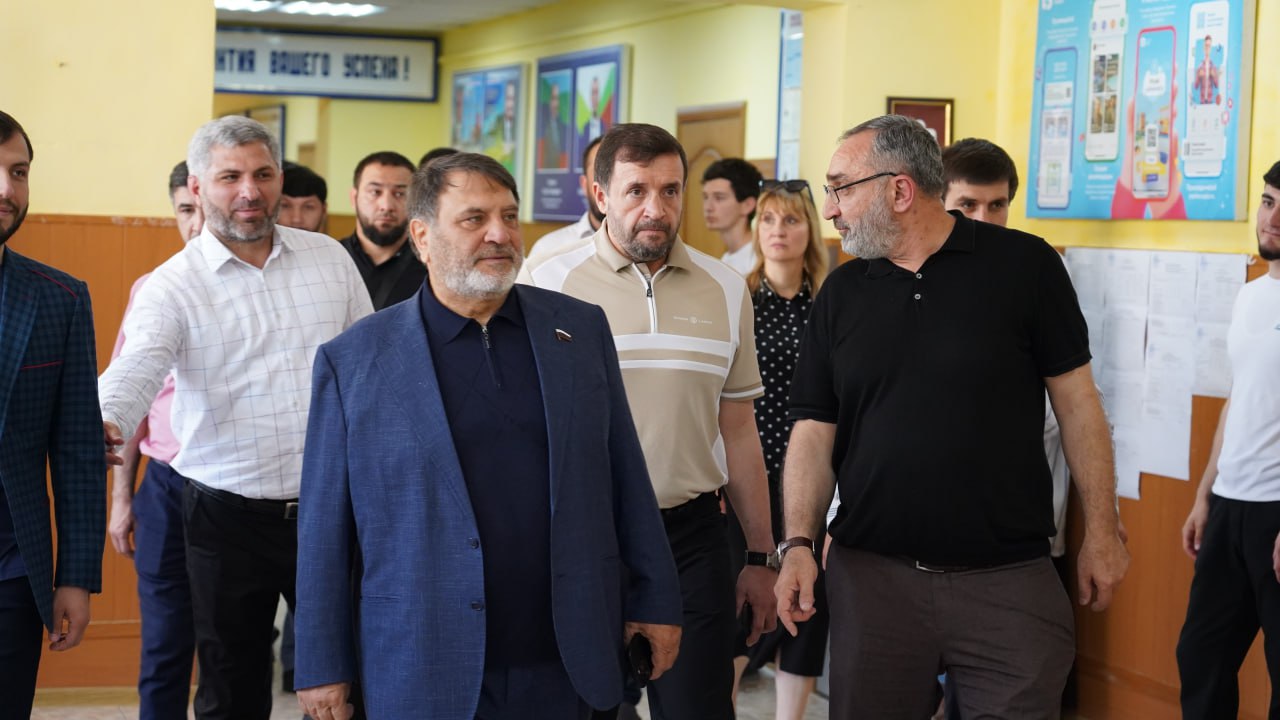 Сайгидпаша Умаханов встретился со студентами хасавюртовского колледжа