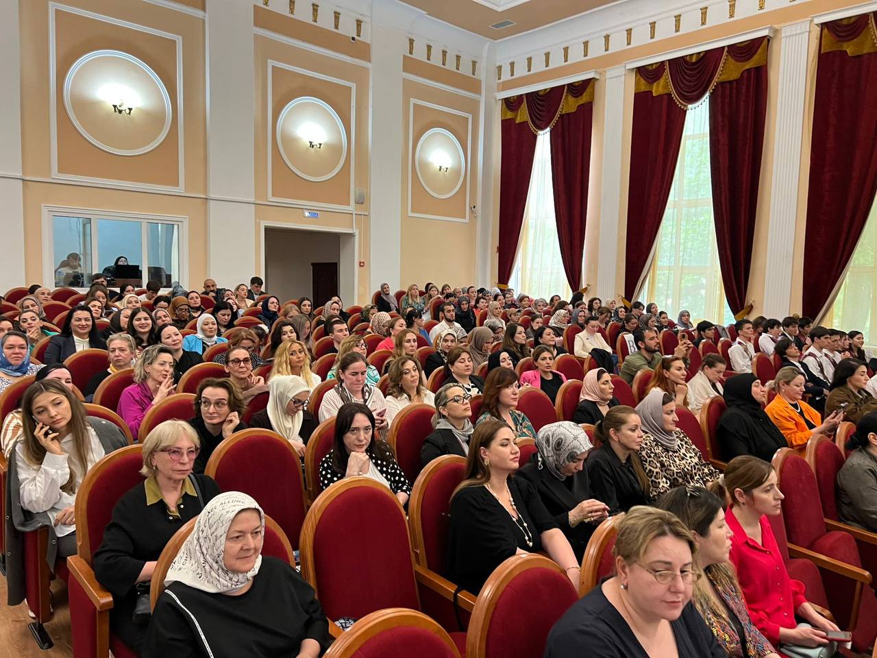 Депутат Осман Булатов посетил Махачкалинский лицей для одаренных детей