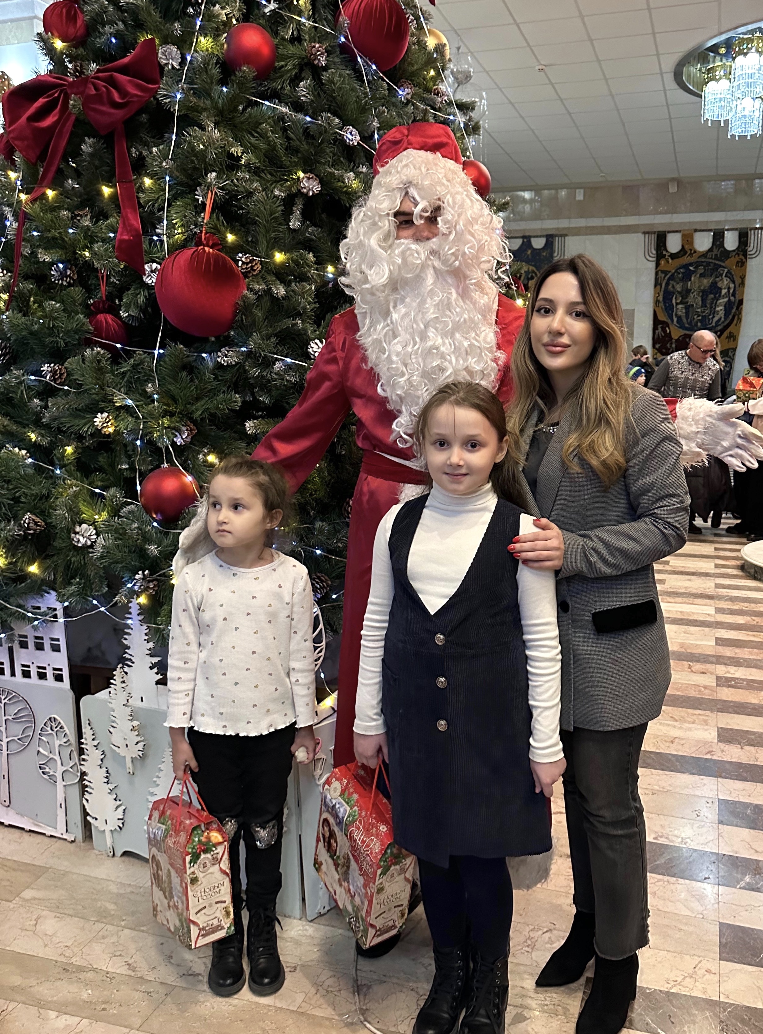 При поддержке Абдулхакима Гаджиева для детей участников СВО прошло новогоднее мероприятие